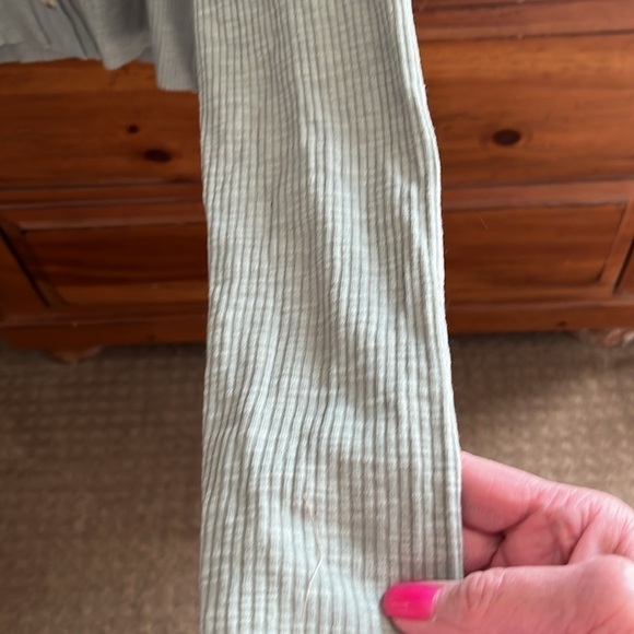 Hem & Thread Women’s Sage Scoop Neck Top With Buttons Size Medium NEW - Picture 5 of 8